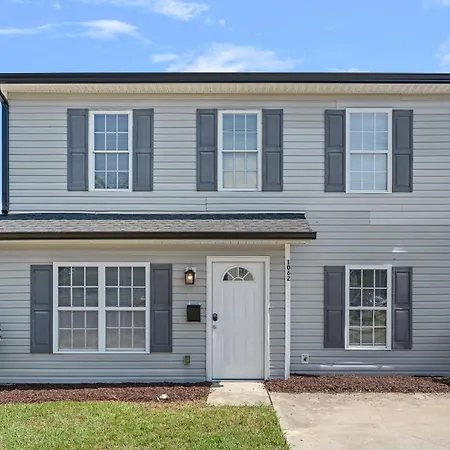 Cozy 4Br Home Near Uptown -King Bed- Jacuzzi